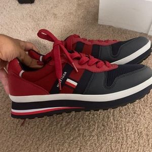 Tommy Hilfiger sneakers never used😍😍😍😍